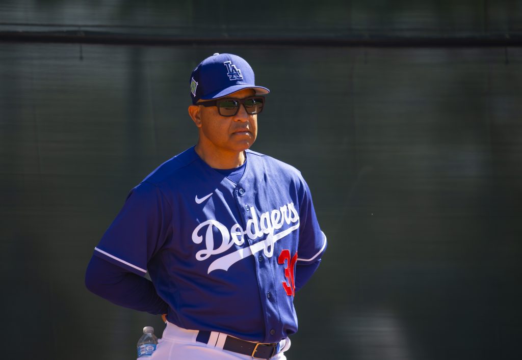 Dodgers and Dave Roberts agree to a three-year extension