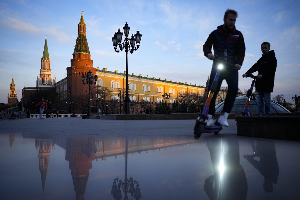 Russia pays off last-minute bonds to avoid default