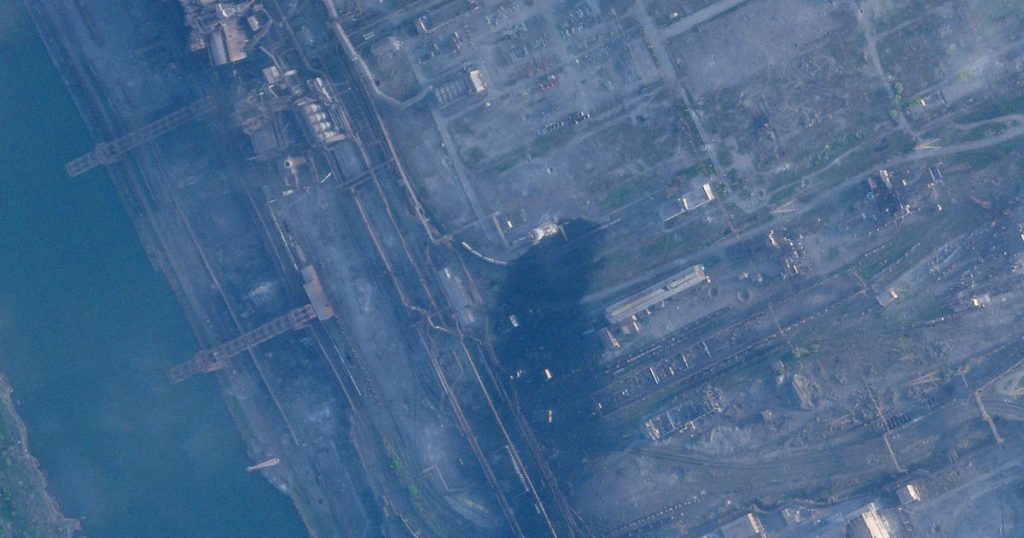 Contact with Ukrainian forces has been lost amid "heavy fighting" at the Mariupol steel plant, says the mayor
