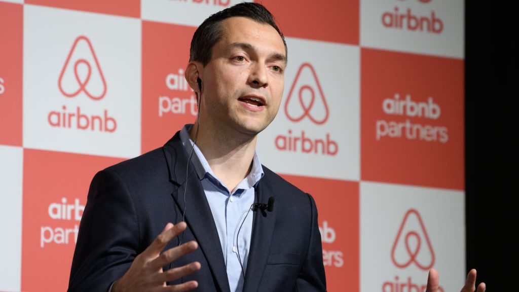 Sources say Airbnb is closing its domestic business in China