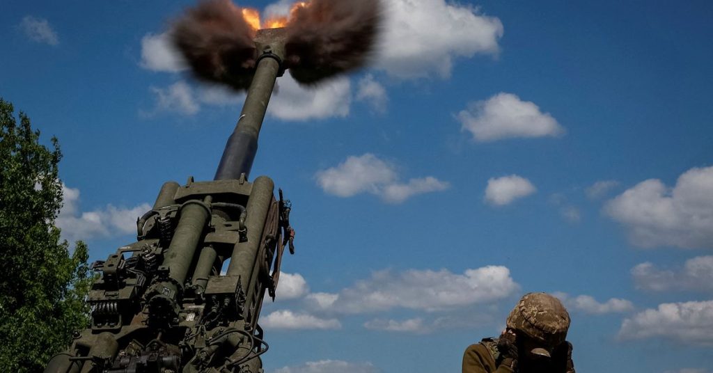 Fighting rages in fierce battle for eastern Ukraine