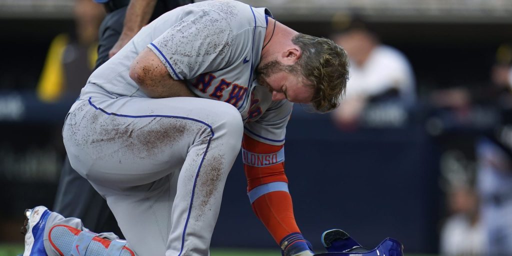 Pete Alonso HBP on his right hand
