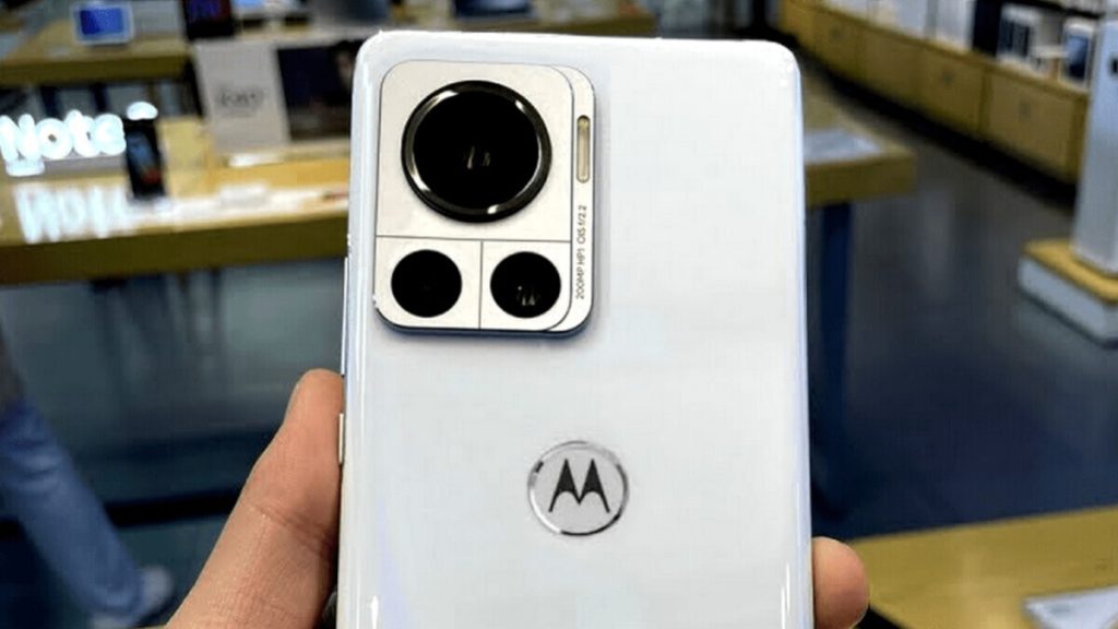 Executive shares a sample image from the 200MP sensor on the Motorola Edge 30 Ultra