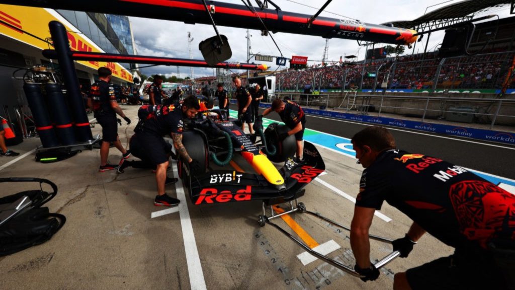 BUDAPEST, HUNGARY - JULY 30: Max Verstappen of the Netherlands driving the (1) Oracle Red Bull Racing RB18 stops in the Pitlane during qualifying ahead of the F1 Grand Prix of Hungary at Hungaroring on July 30, 2022 in Budapest, Hungary. (Photo by Mark Thompson/Getty Images)