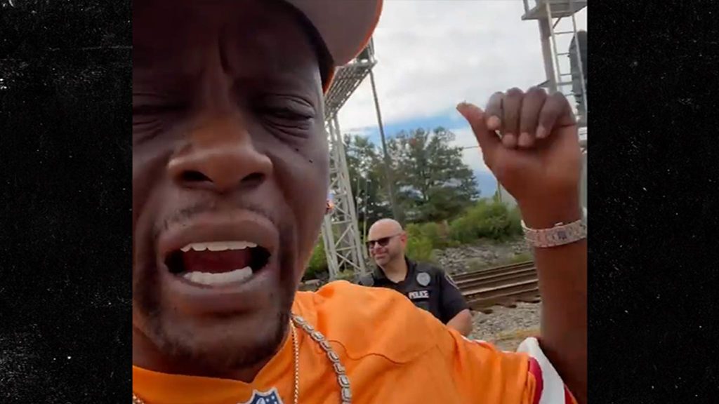 Boosie Badazz Raps to cops after they stop speeding in Georgia