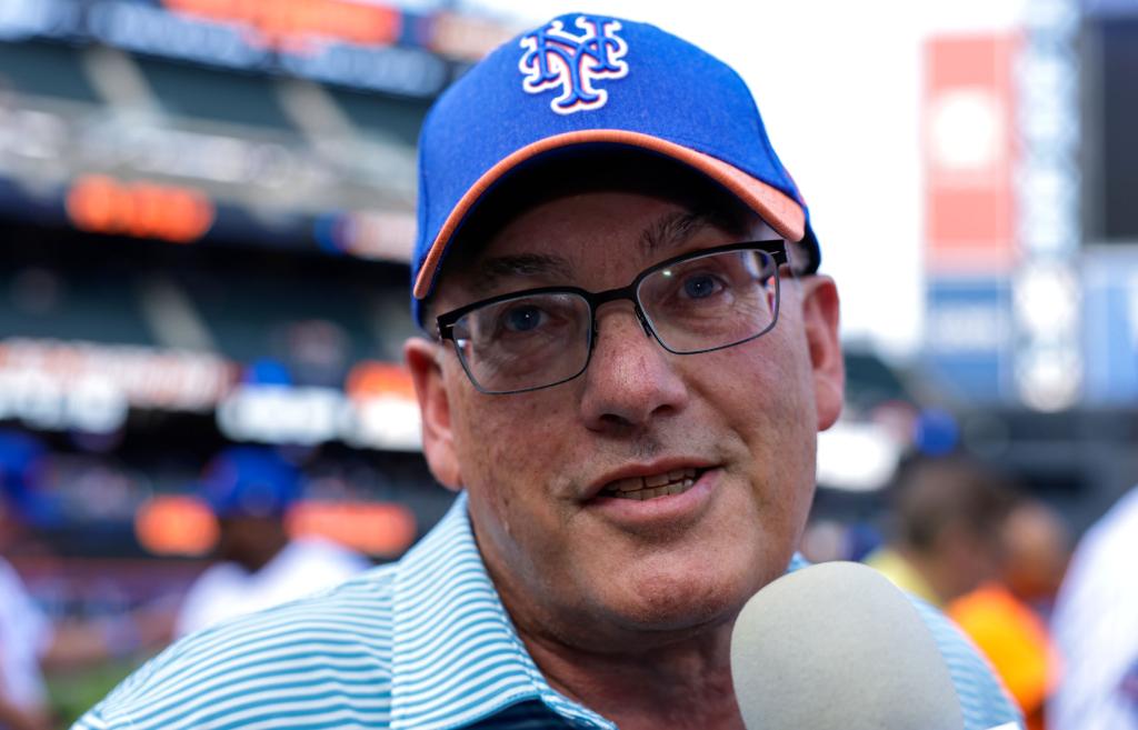 Steve Cohen receives hero treatment at the Mets Old Times