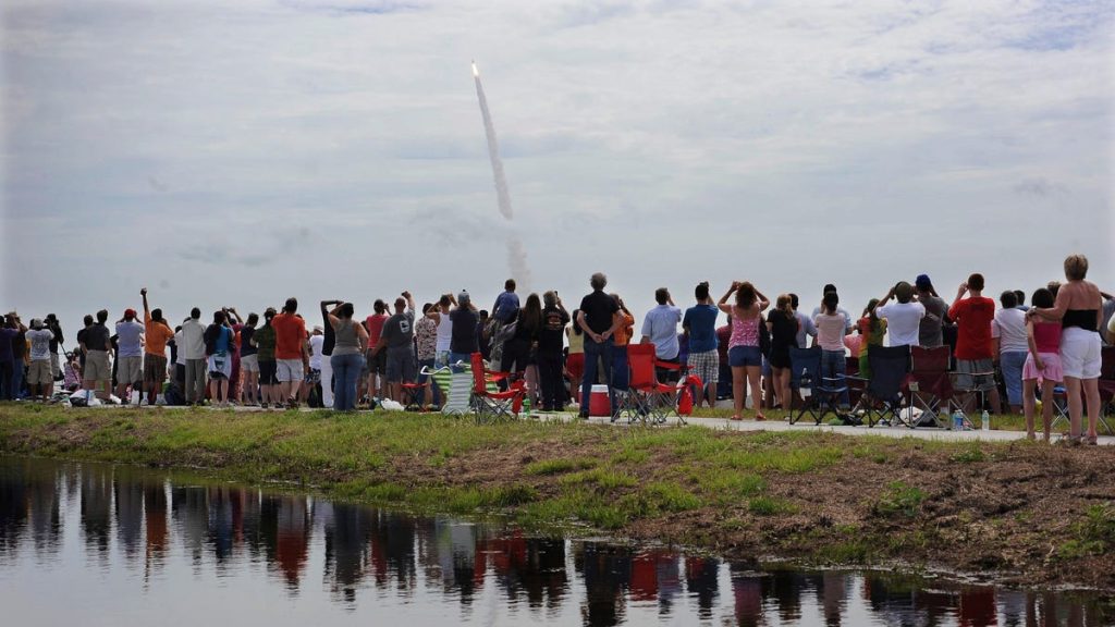 Giant crowds expected for inaugural launch of NASA's giant rocket