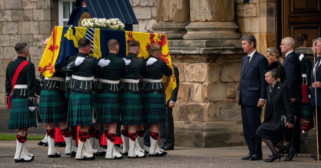Queen Elizabeth's coffin arrives in Edinburgh as mourners line the streets