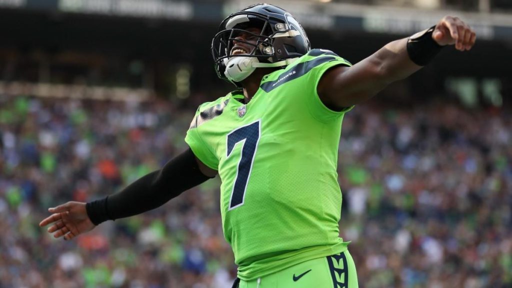 Seahawks vs. Broncos results, fast food: Gino Smith beats Russell Wilson as Denver flops in times of crisis