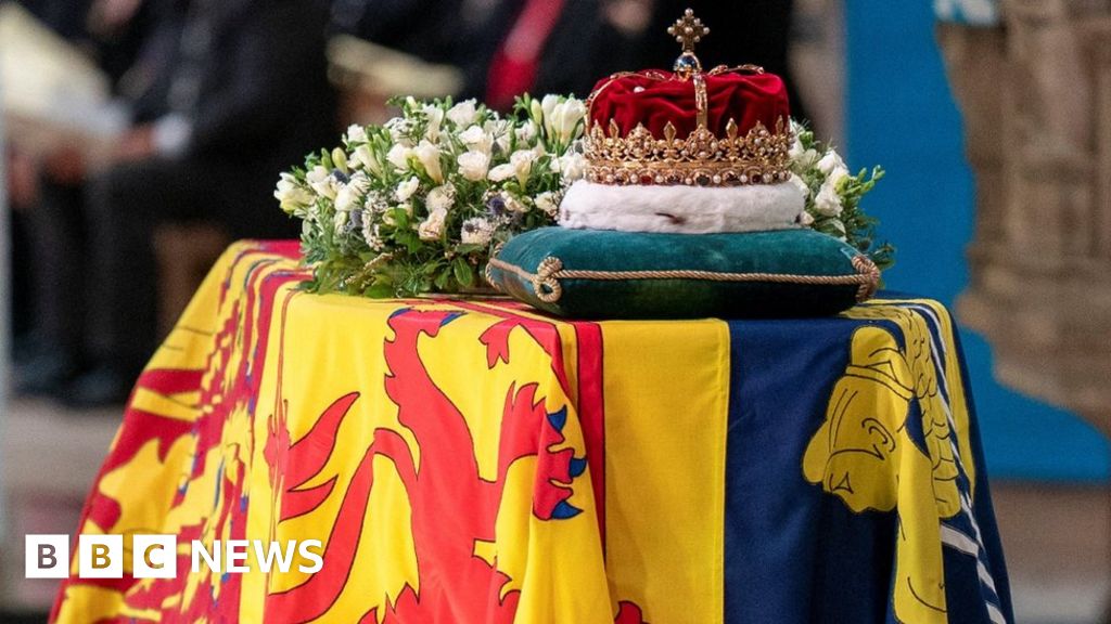 What do you know if you want to see the coffin of the Queen in Edinburgh
