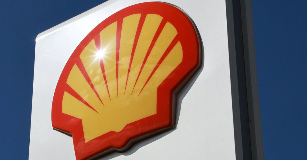 Shell announced a decrease in its profits to 9.45 billion dollars, raising the dividend