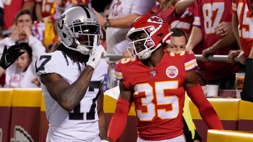 Davante Adams apologizes after shoving photographer after Raiders loss