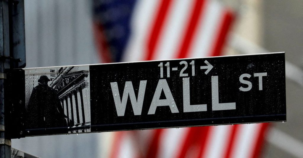 Wall Street rebounded, dollar fell on strong earnings, British policy shift