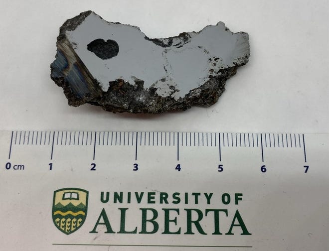 A piece of meteorite contains two new discovered minerals.