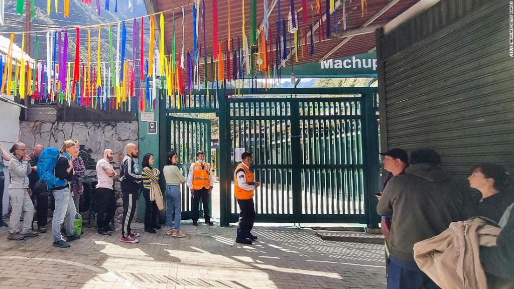 Tourist stranded in Machu Picchu amid Peruvian protests